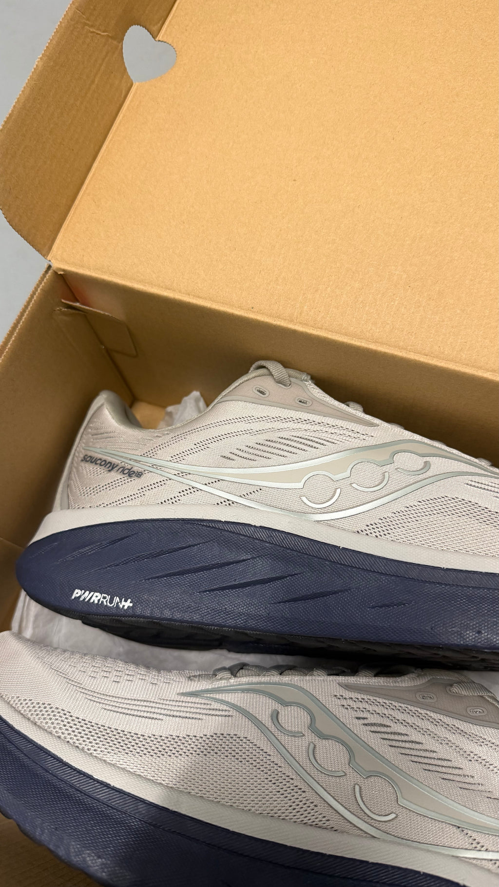 Saucony ride 18 dove/navy