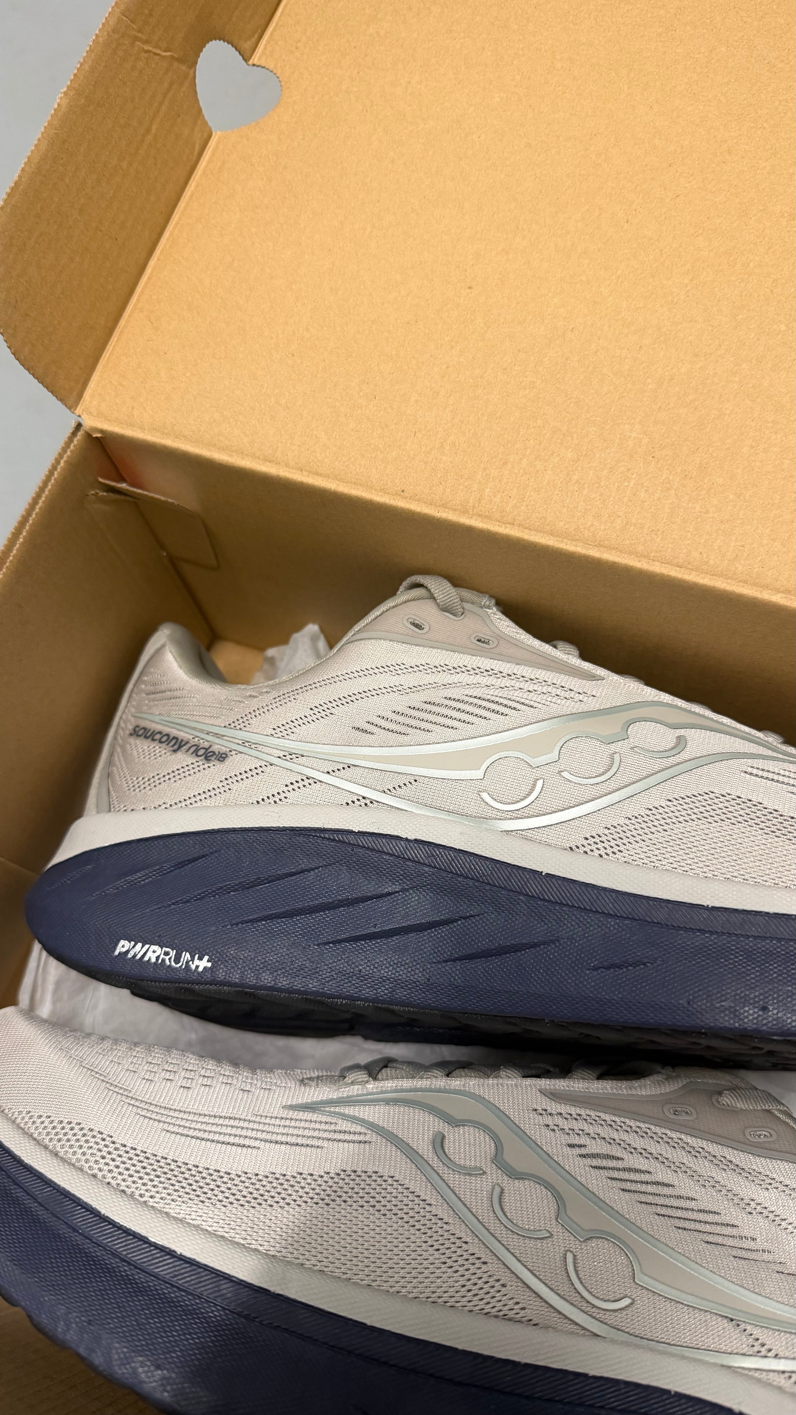 Saucony ride 18 dove/navy
