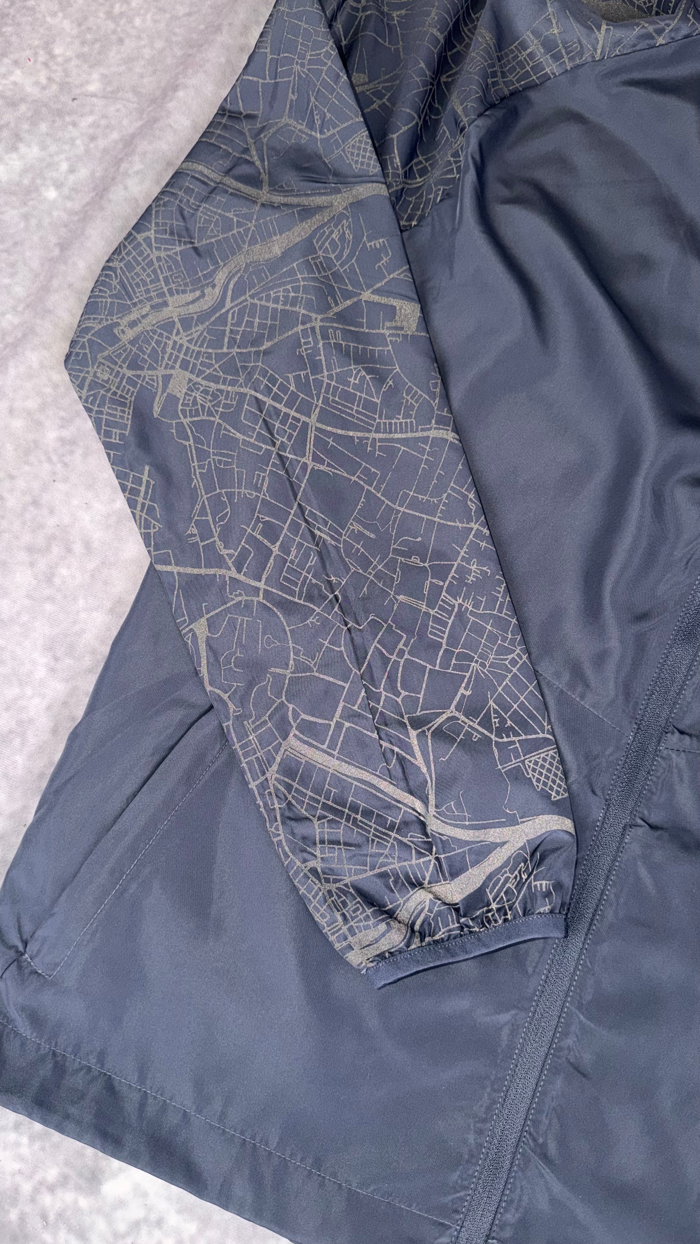 Retail price £90 Trailberg Geneva windbreaker ombré blue