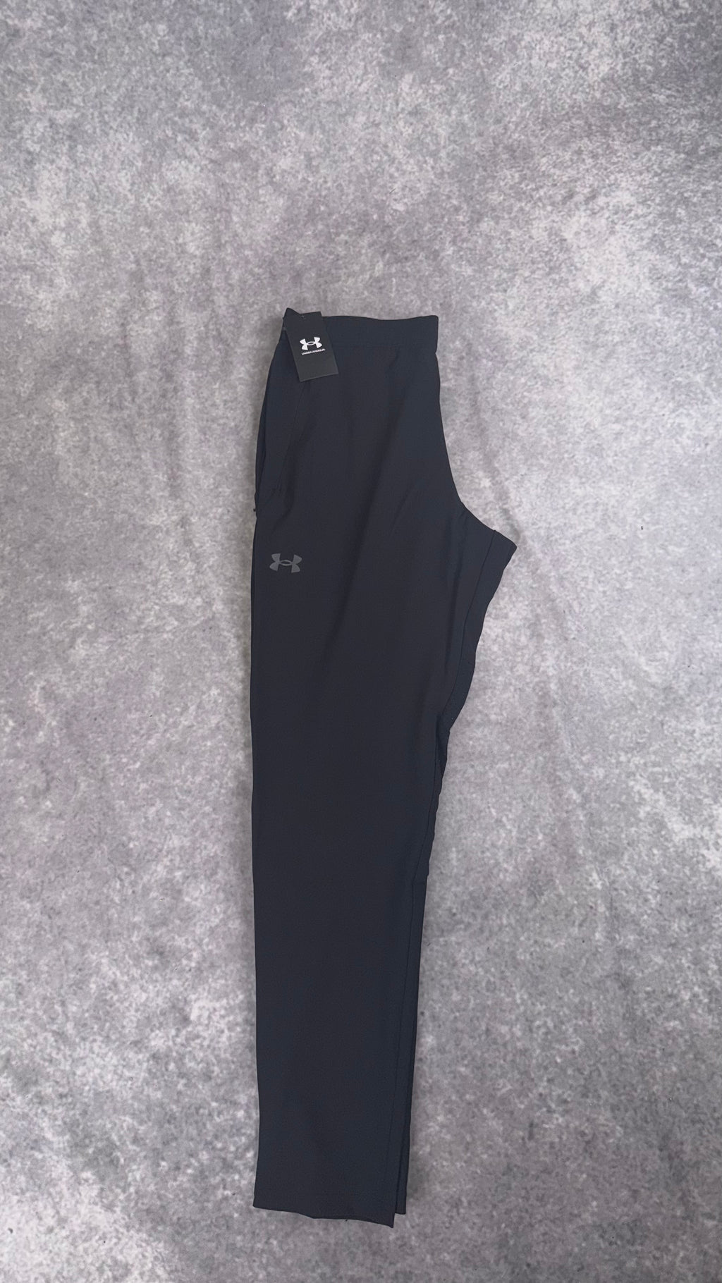 Under armour black vanish woven tapered pants.