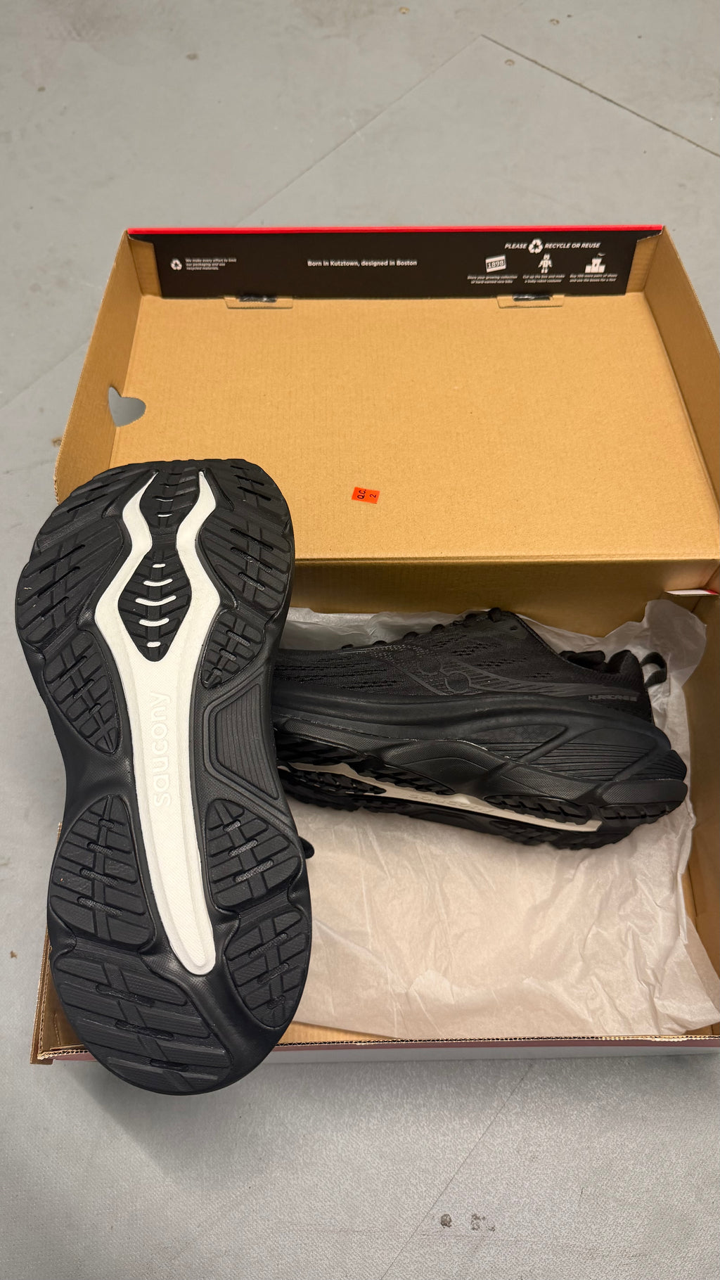 Saucony hurricane 25 triple black