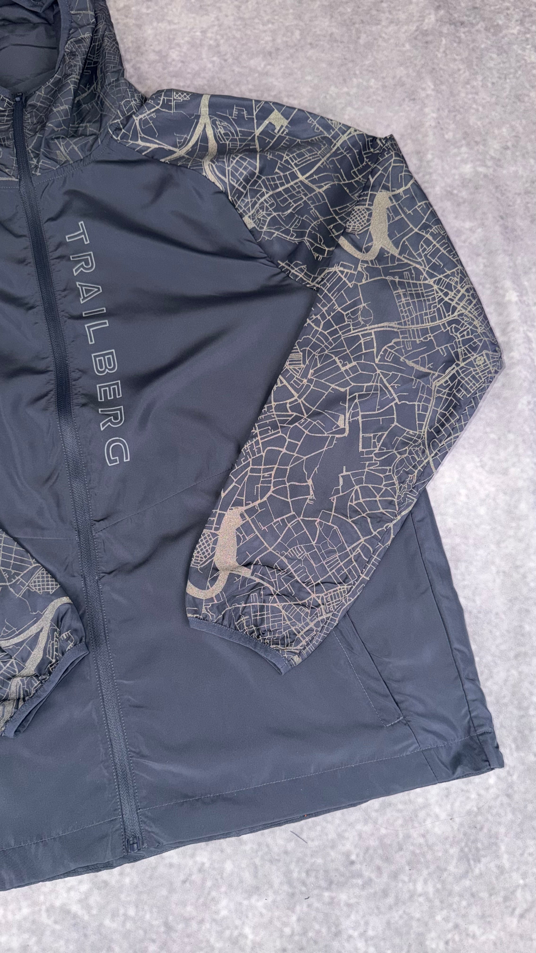 Retail price £90 Trailberg Geneva windbreaker ombré blue
