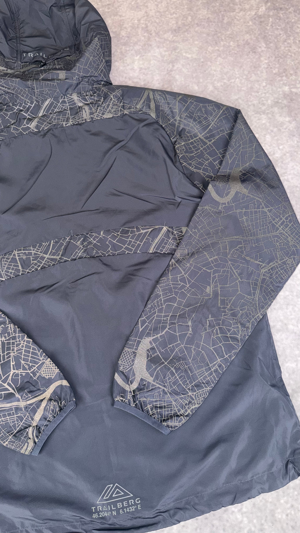 Retail price £90 Trailberg Geneva windbreaker ombré blue
