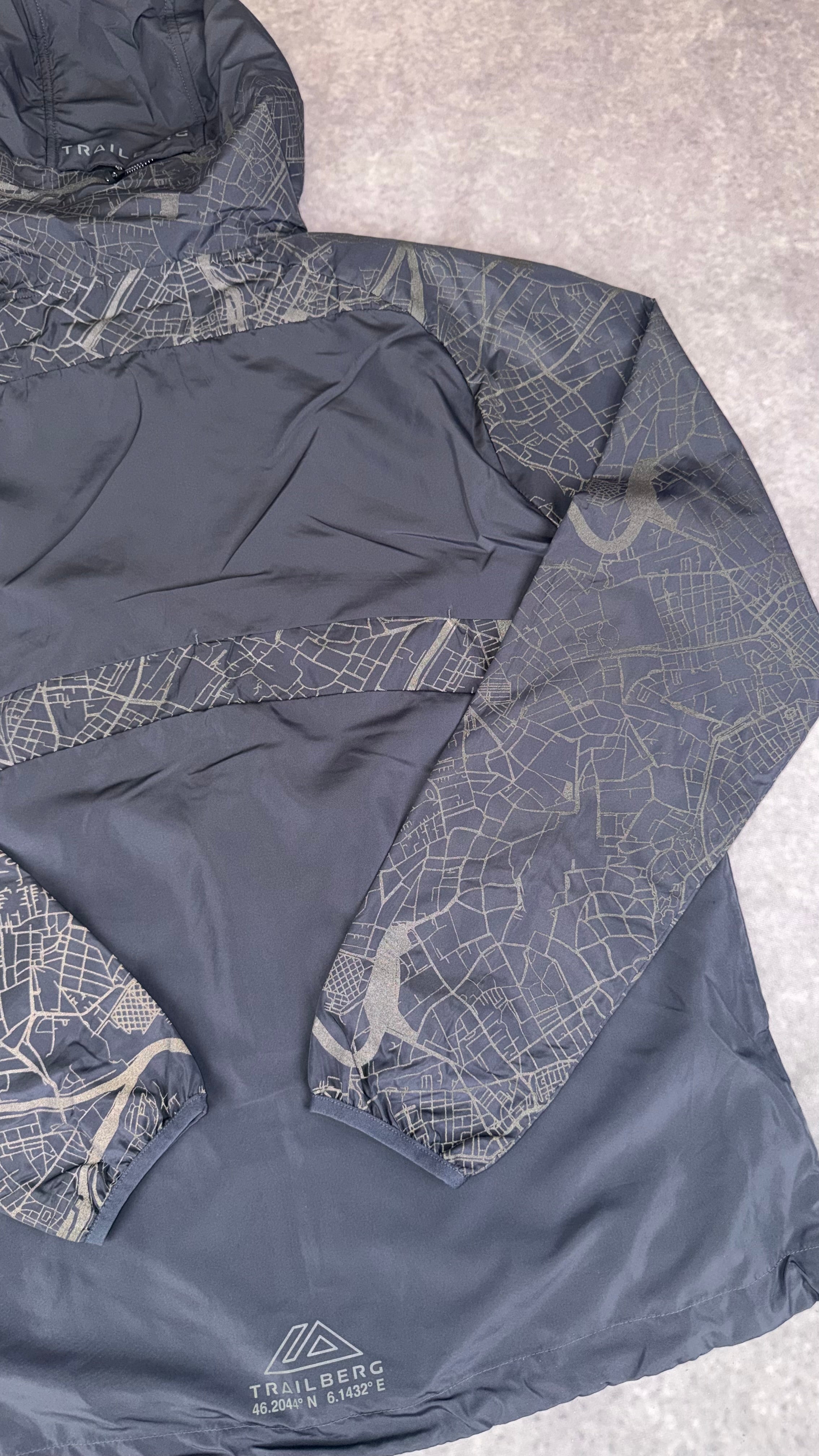 Retail price £90 Trailberg Geneva windbreaker ombré blue