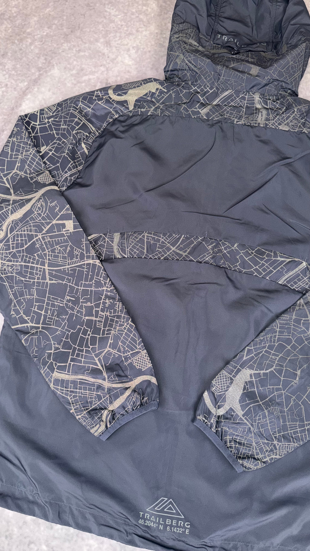 Retail price £90 Trailberg Geneva windbreaker ombré blue