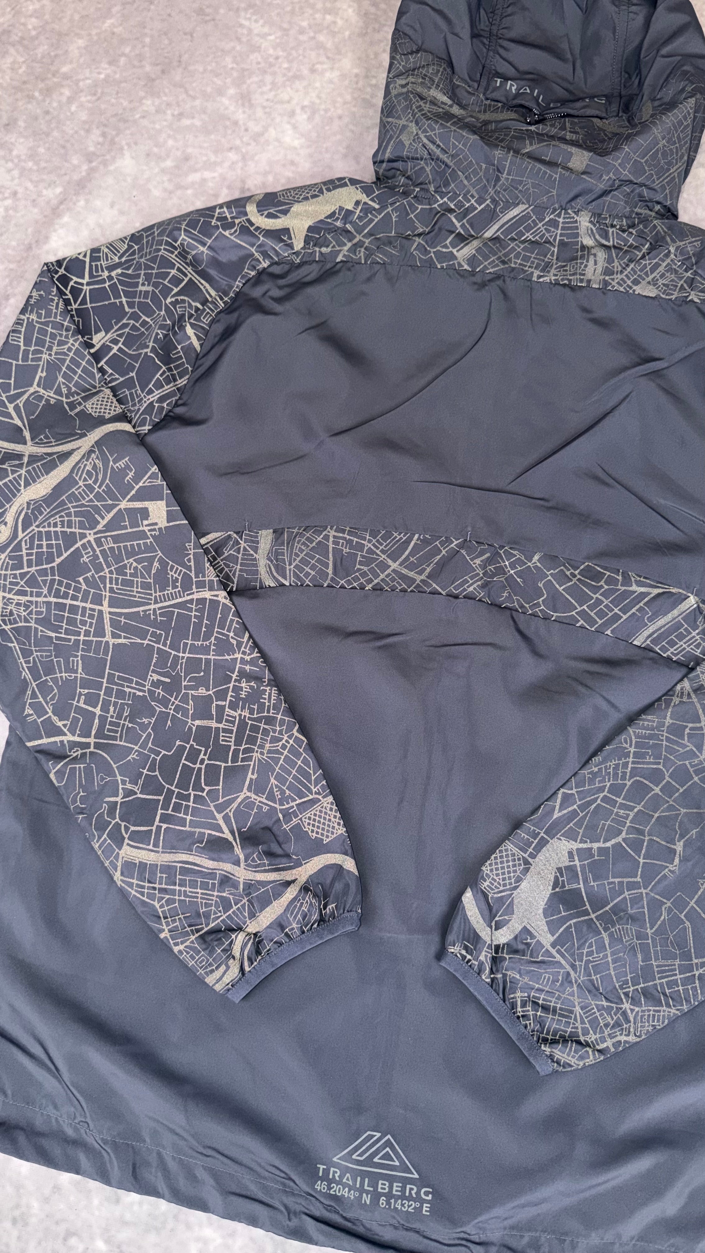 Retail price £90 Trailberg Geneva windbreaker ombré blue