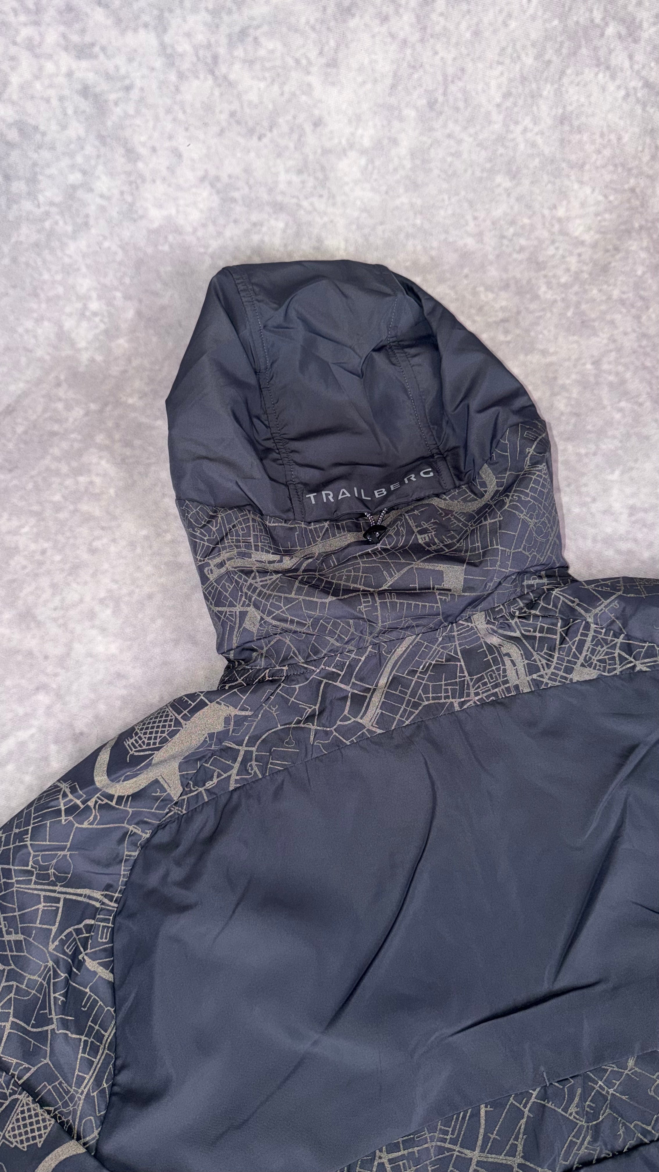 Retail price £90 Trailberg Geneva windbreaker ombré blue