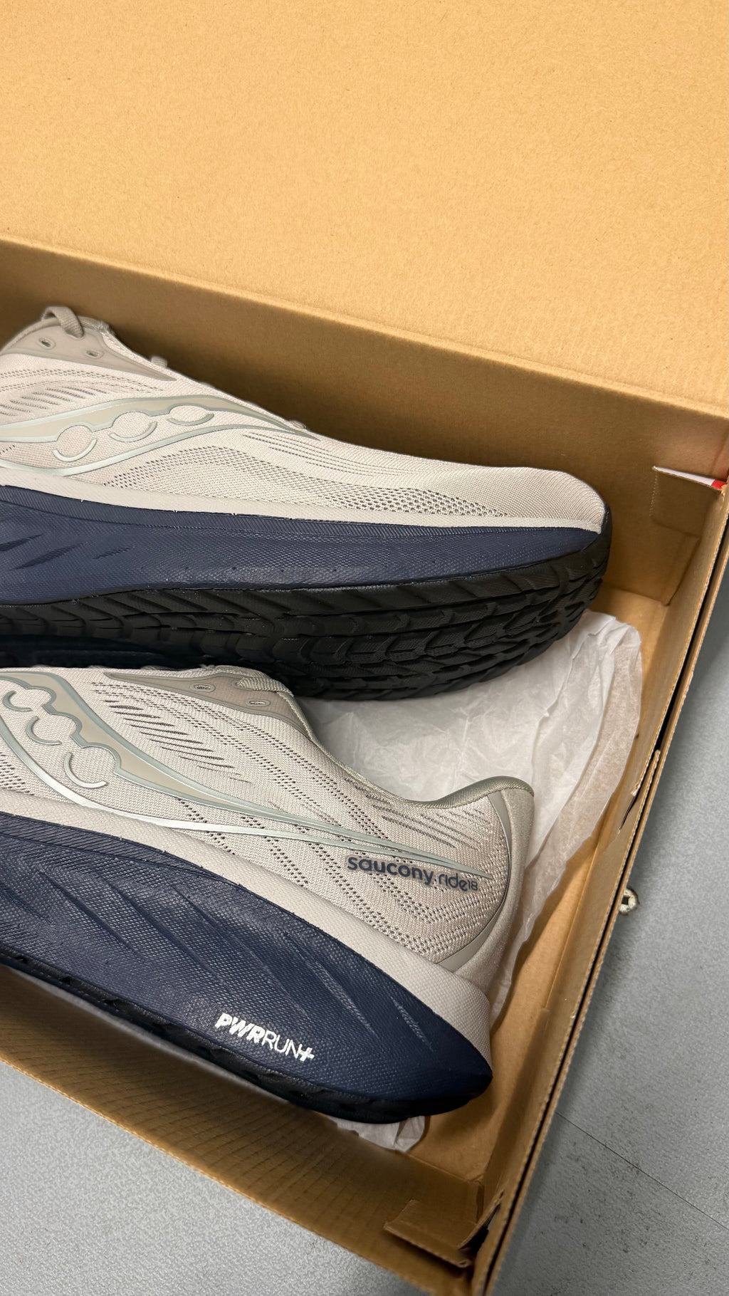 Saucony ride 18 dove/navy
