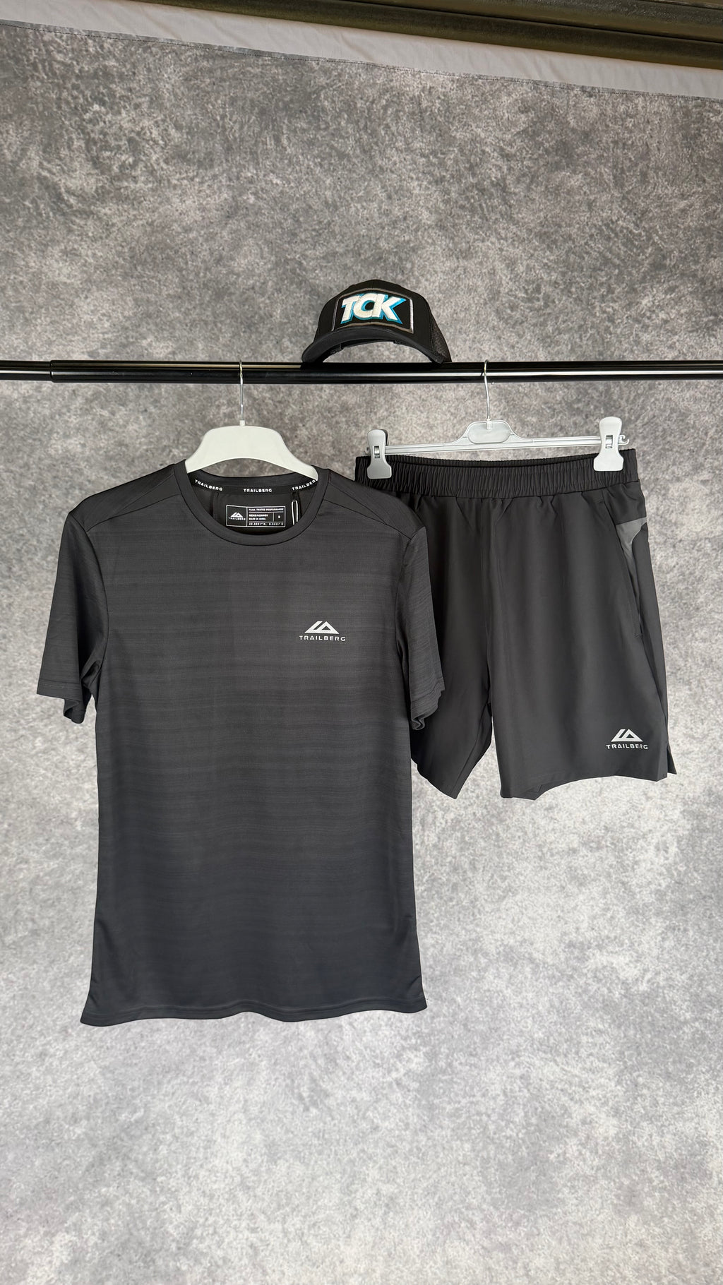 Retail price £72 Trailberg black cloud SS25 shorts and t shirt set.