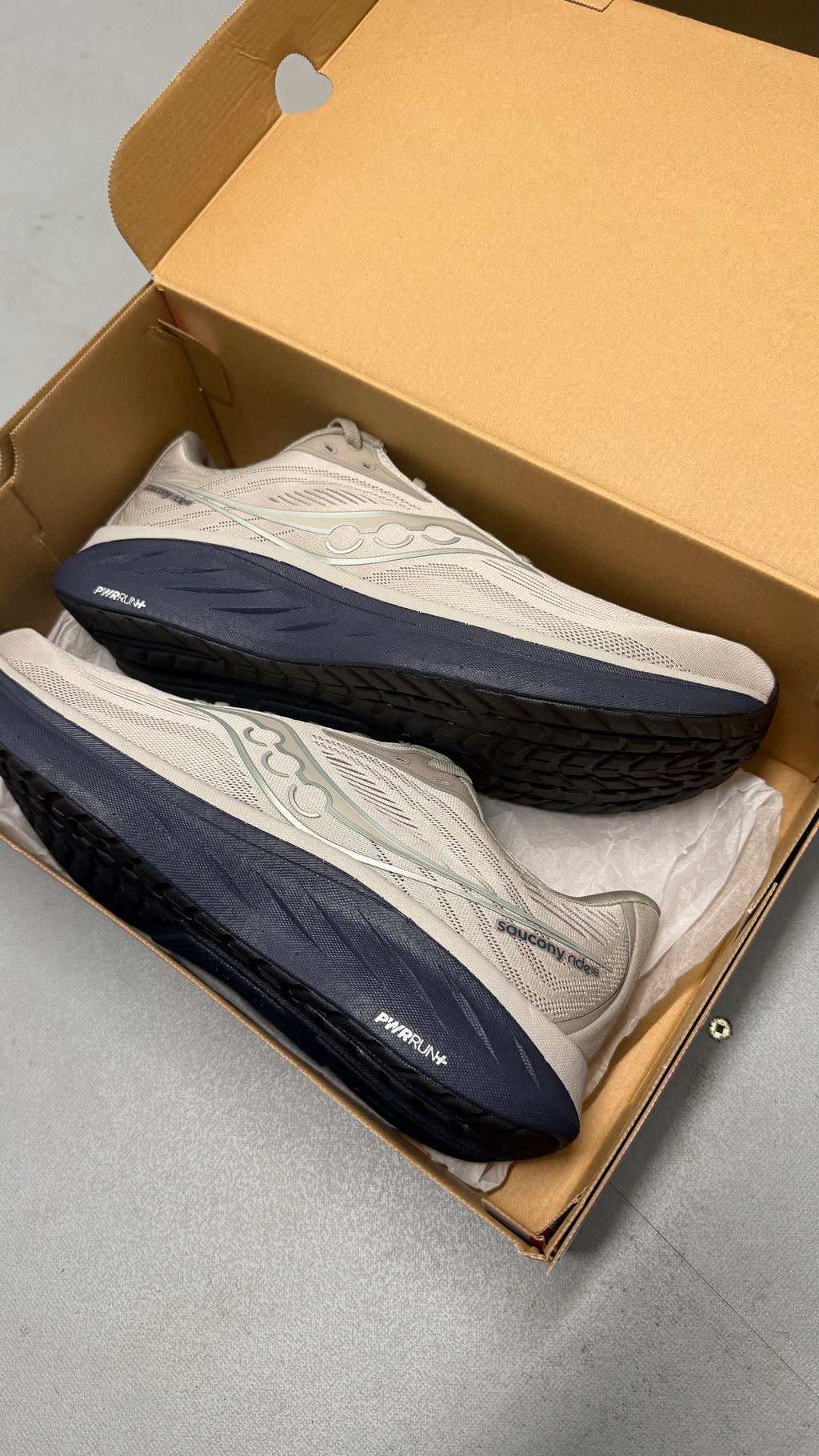Saucony ride 18 dove/navy