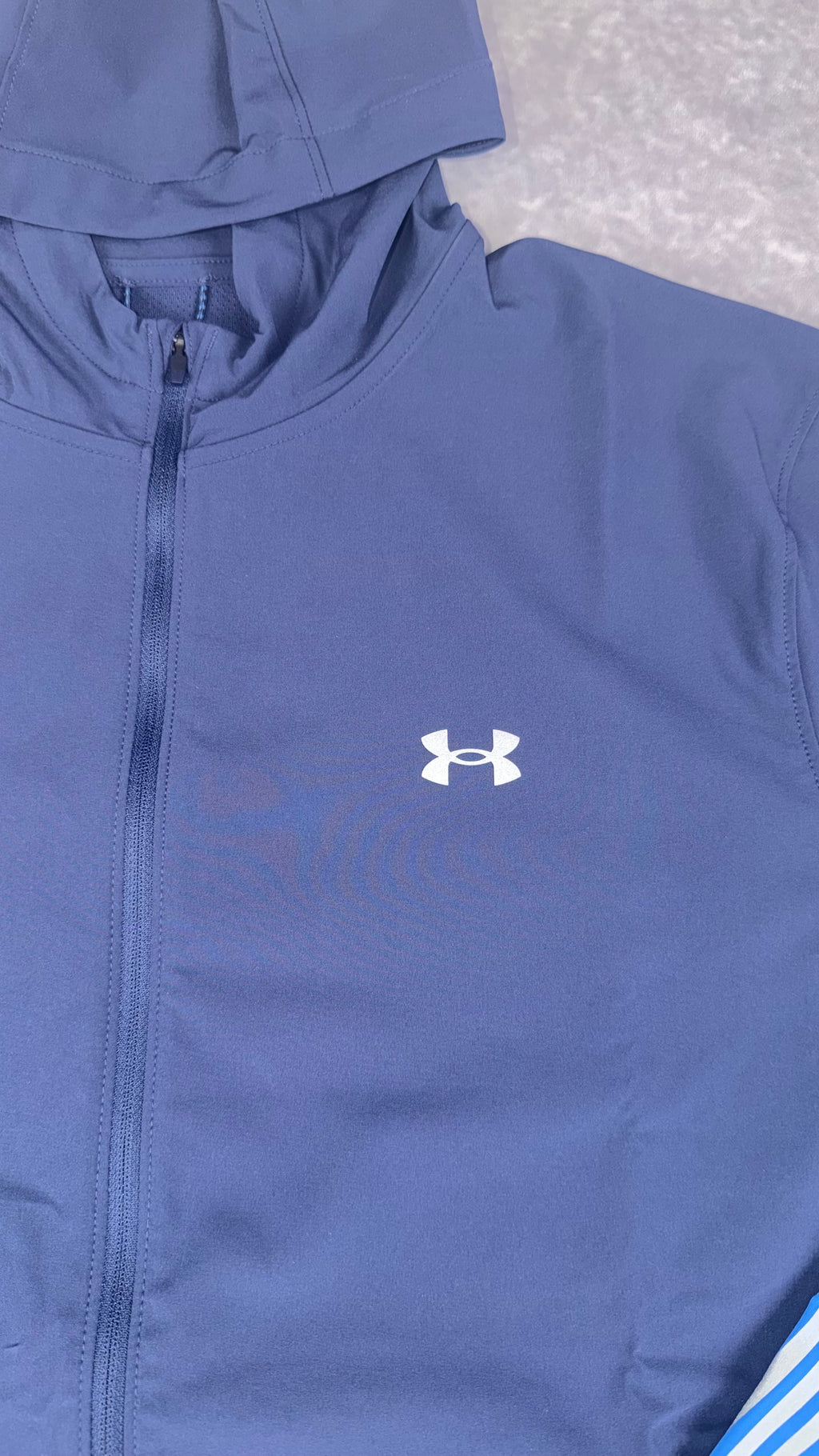 Under armour navy velociti storm hooded jacket.