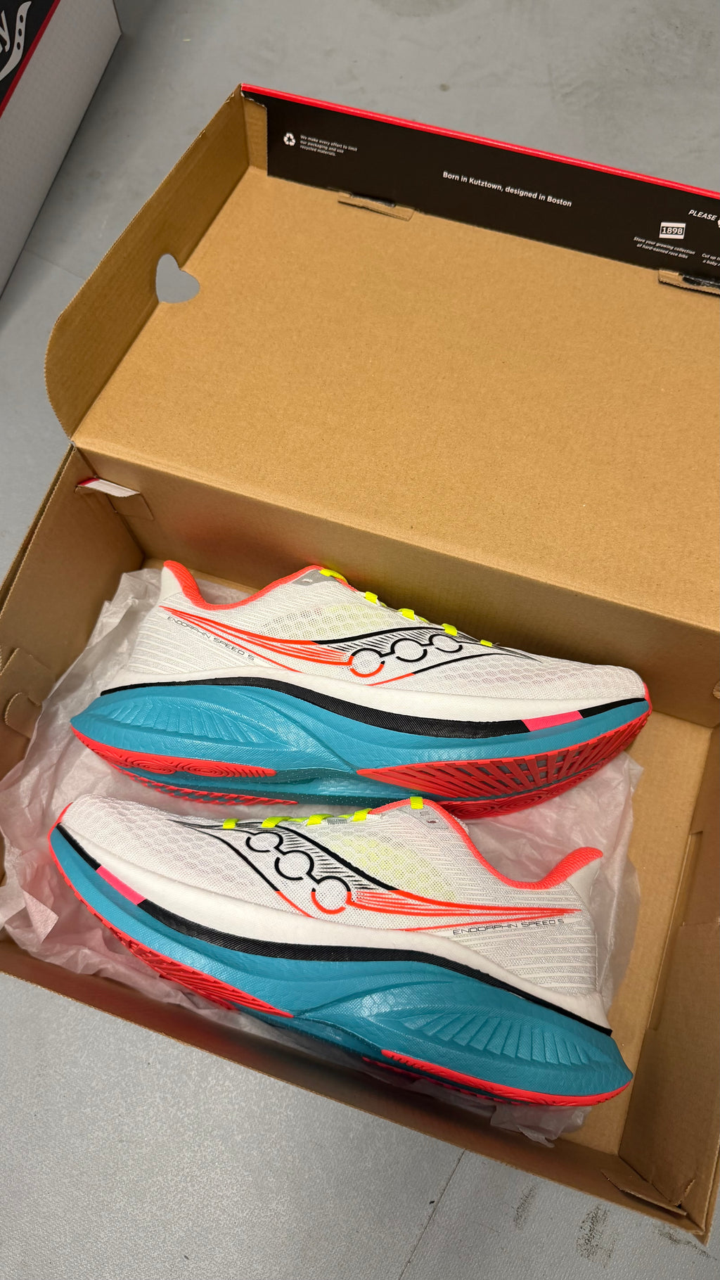Saucony endorphin speed 5 white/mutant
