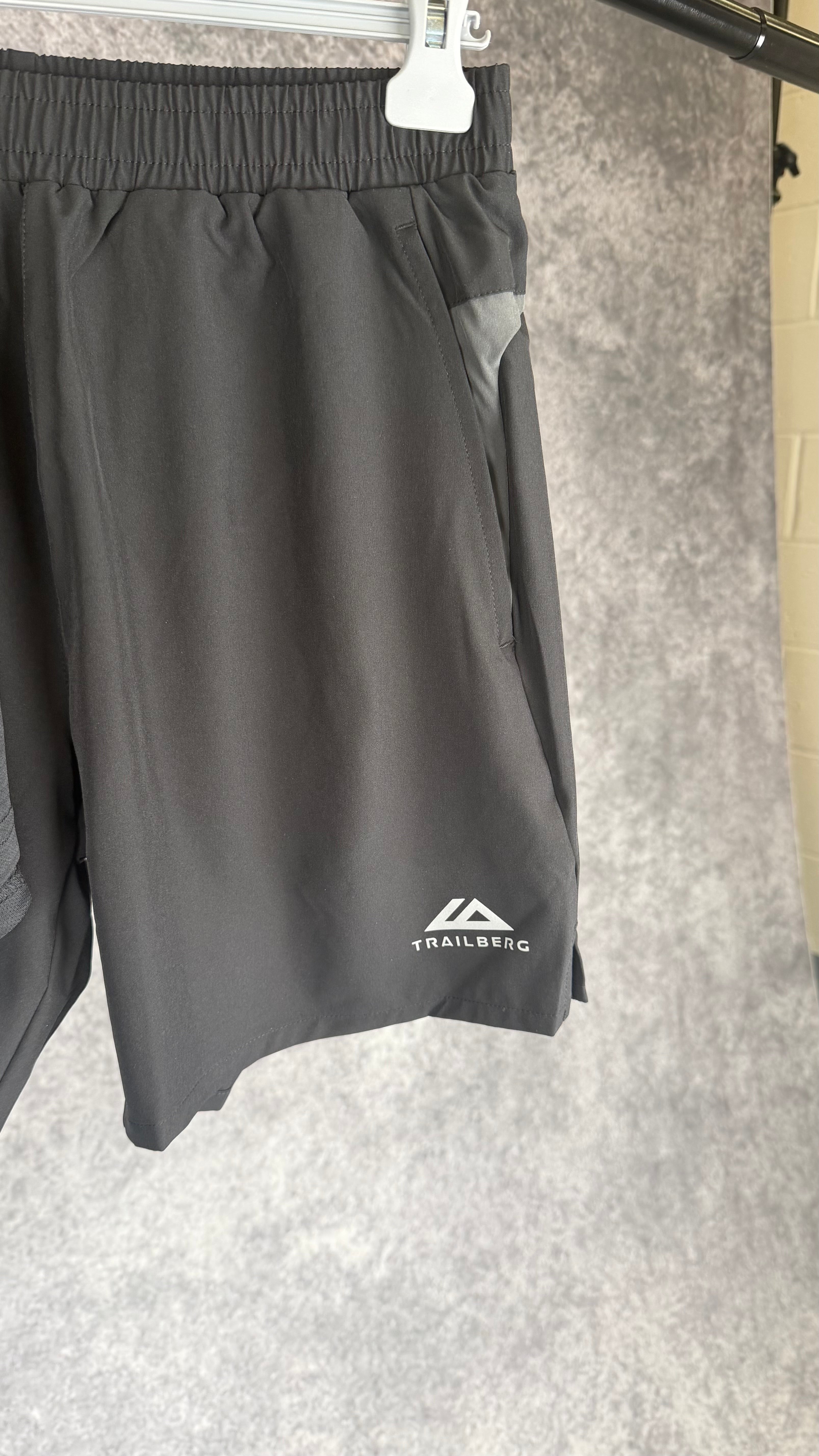 Retail price £72 Trailberg black cloud SS25 shorts and t shirt set.