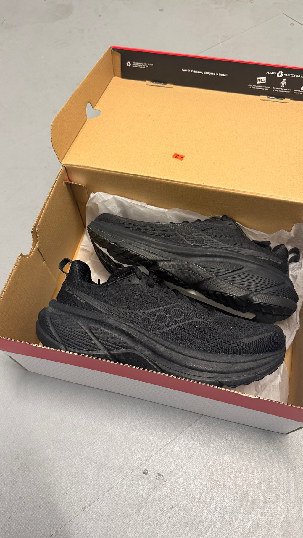 Saucony hurricane 25 triple black