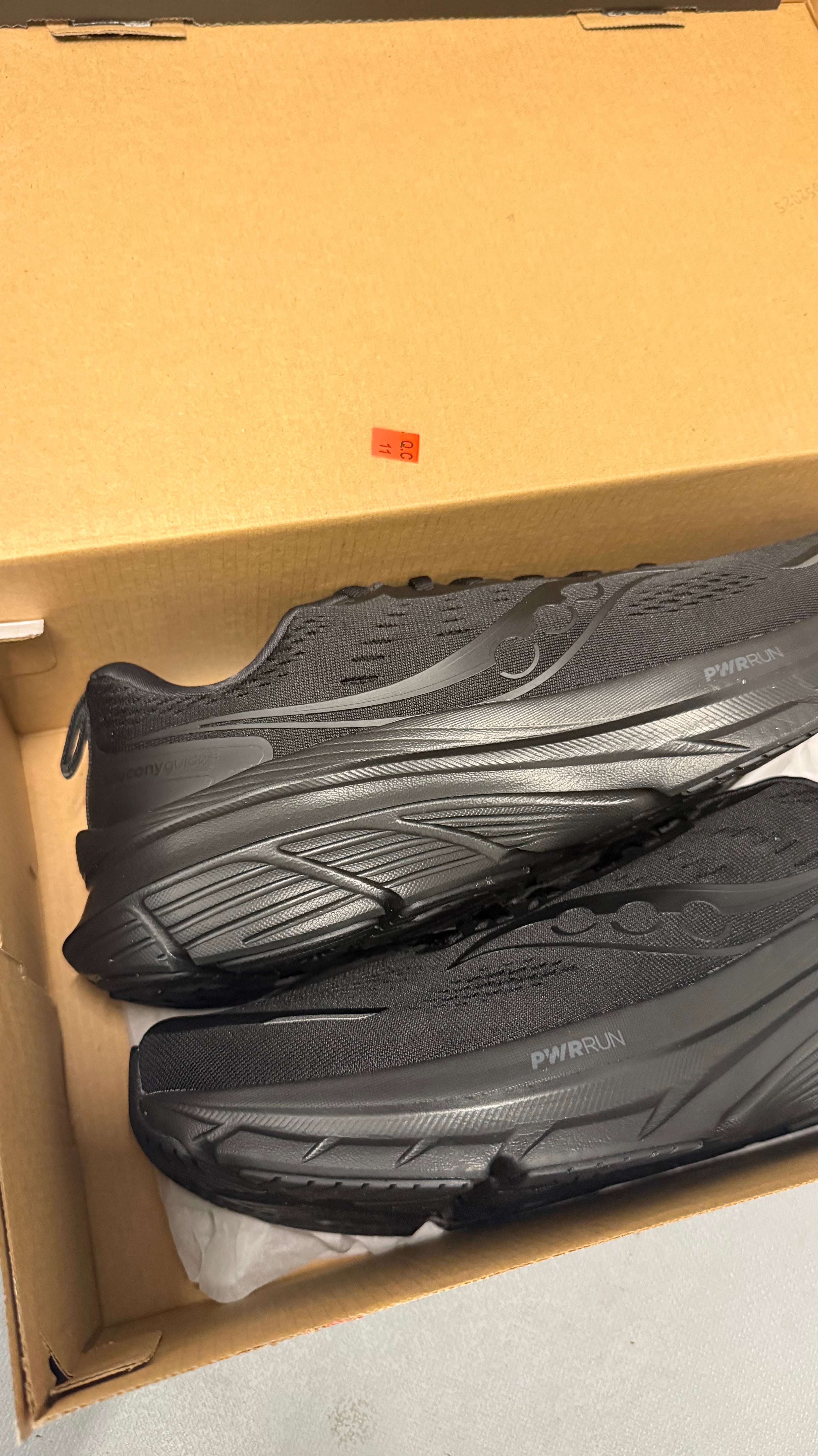 Saucony guide 18 triple black