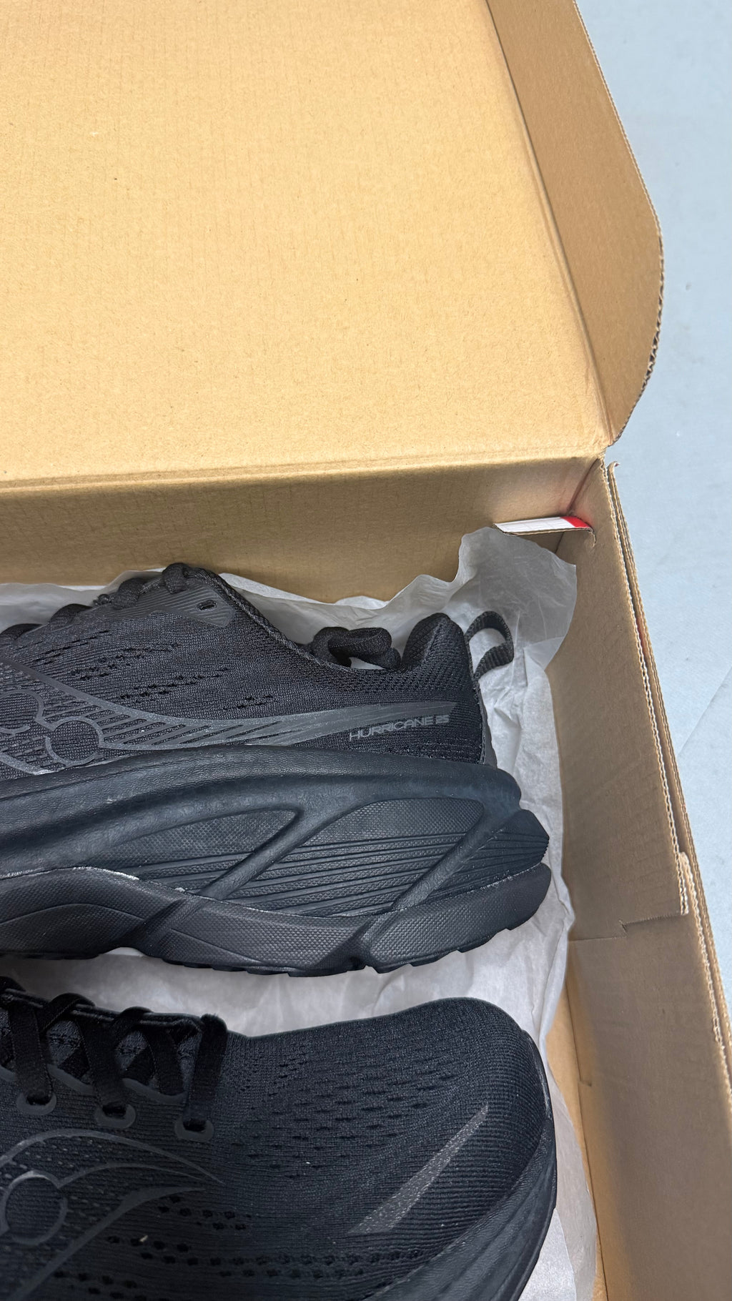 Saucony hurricane 25 triple black