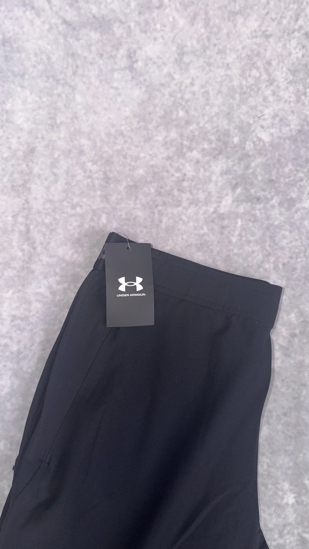 Under armour black vanish woven tapered pants.