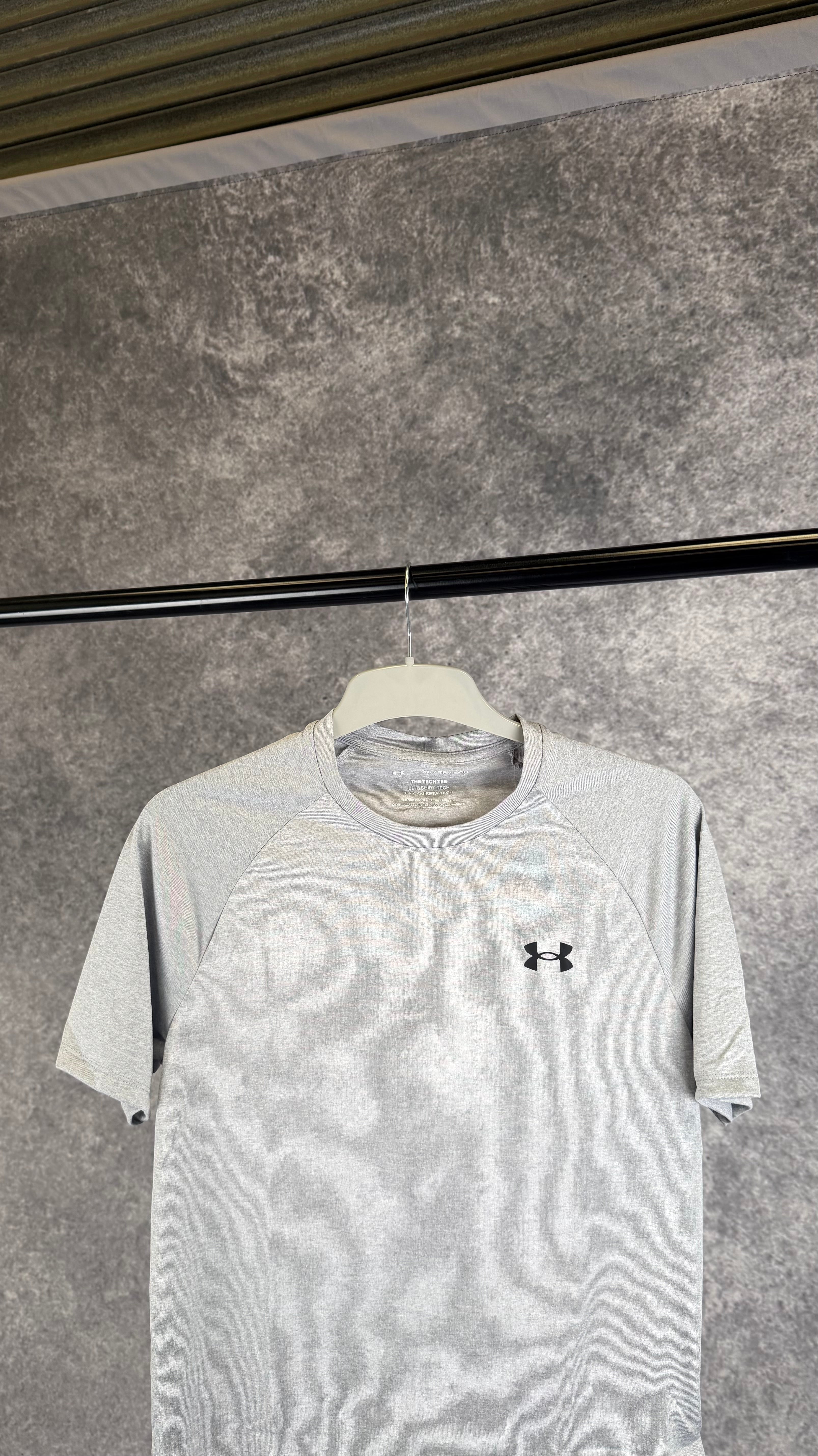 Under armour tech 2.0 grey t shirt