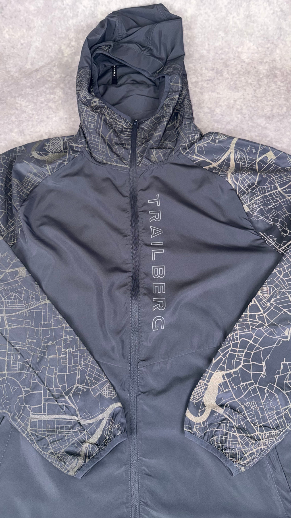 Retail price £90 Trailberg Geneva windbreaker ombré blue