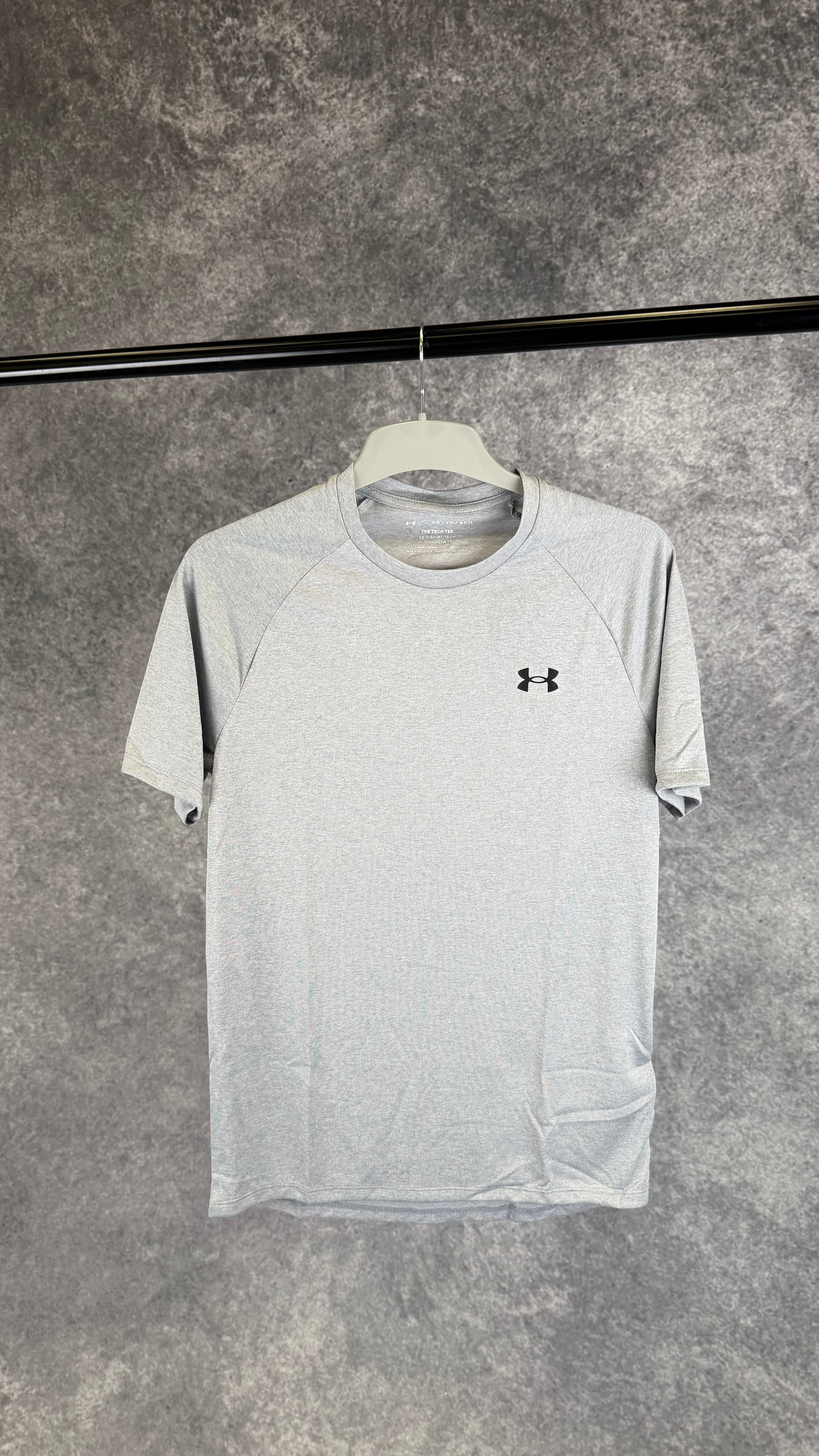 Under armour tech 2.0 grey t shirt