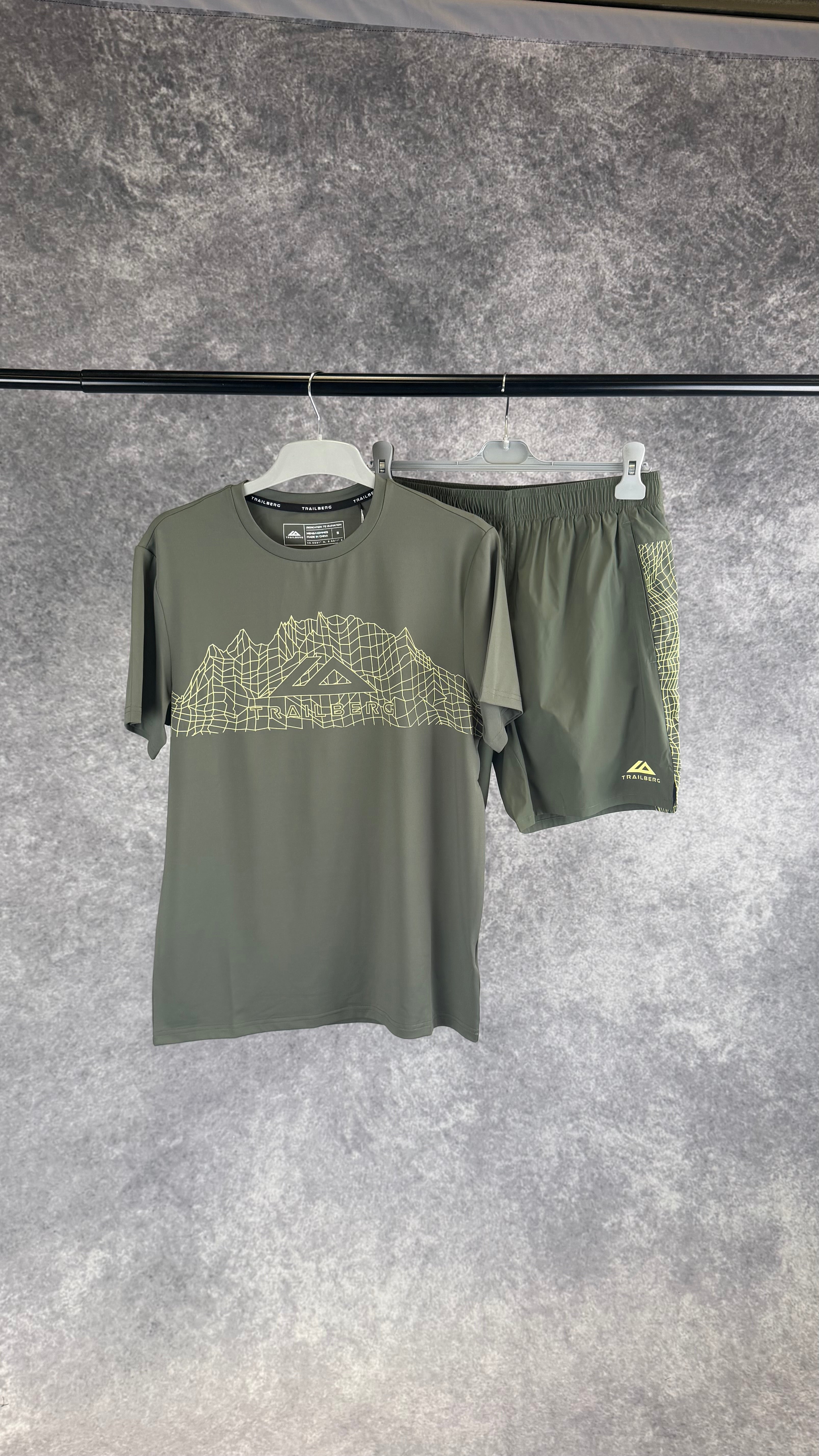 Trailberg vantage dark fern set.