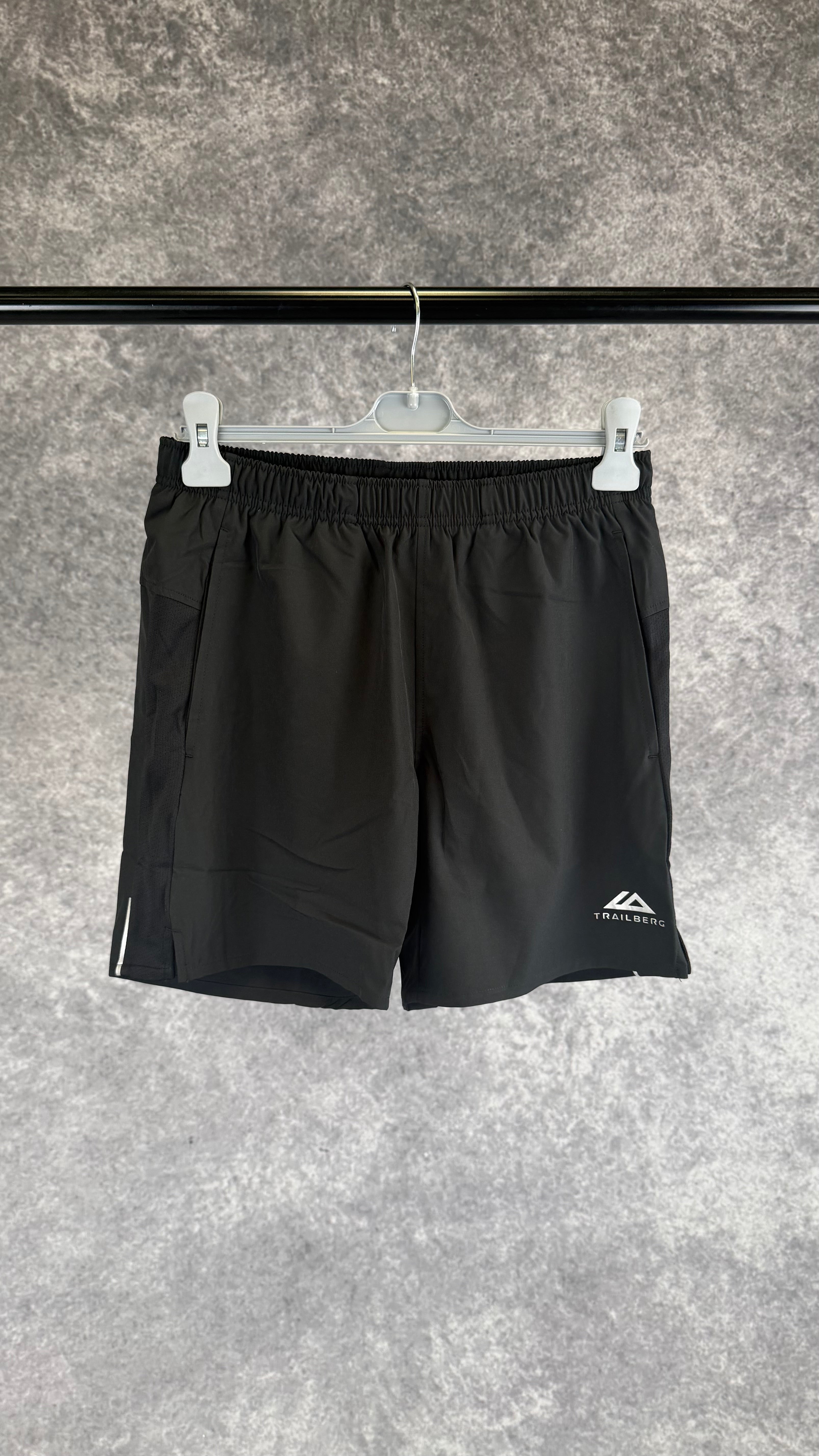 Trailberg essentials 2.0 shorts black.