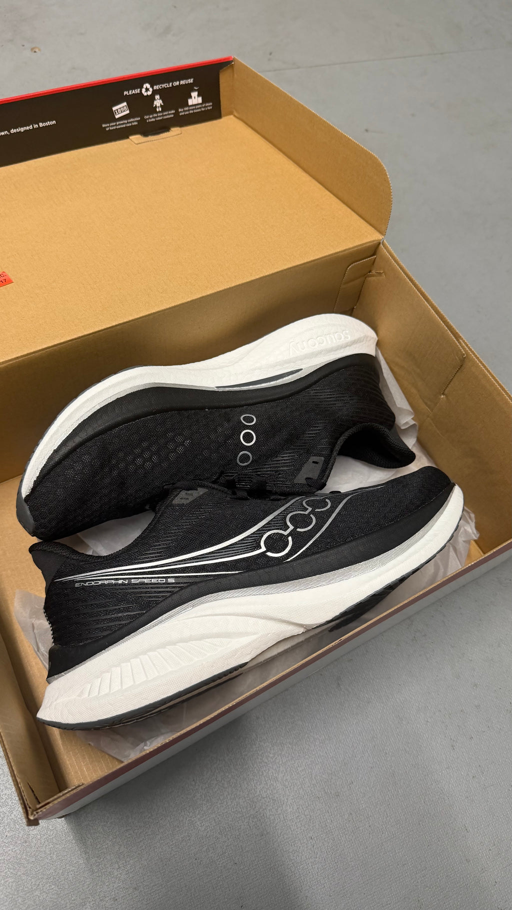 Saucony endorphin speed 5 black/white