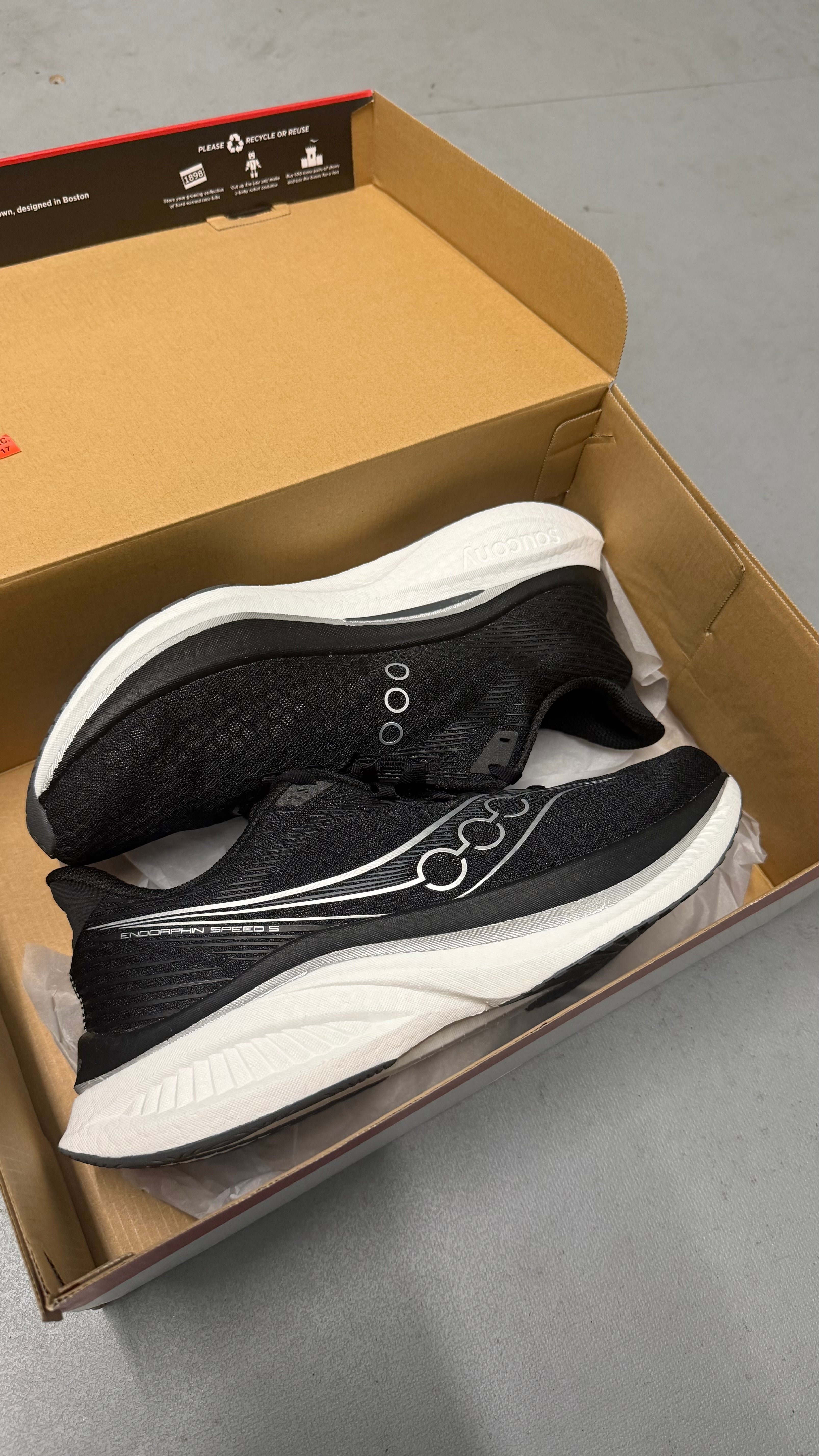 Saucony endorphin speed 5 black/white