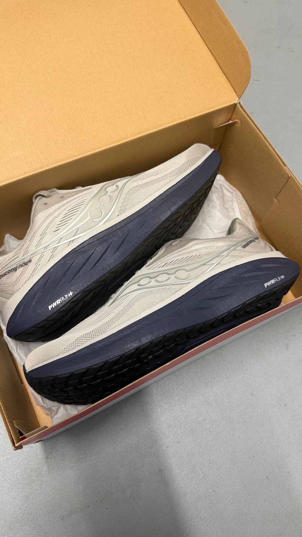 Saucony ride 18 dove/navy