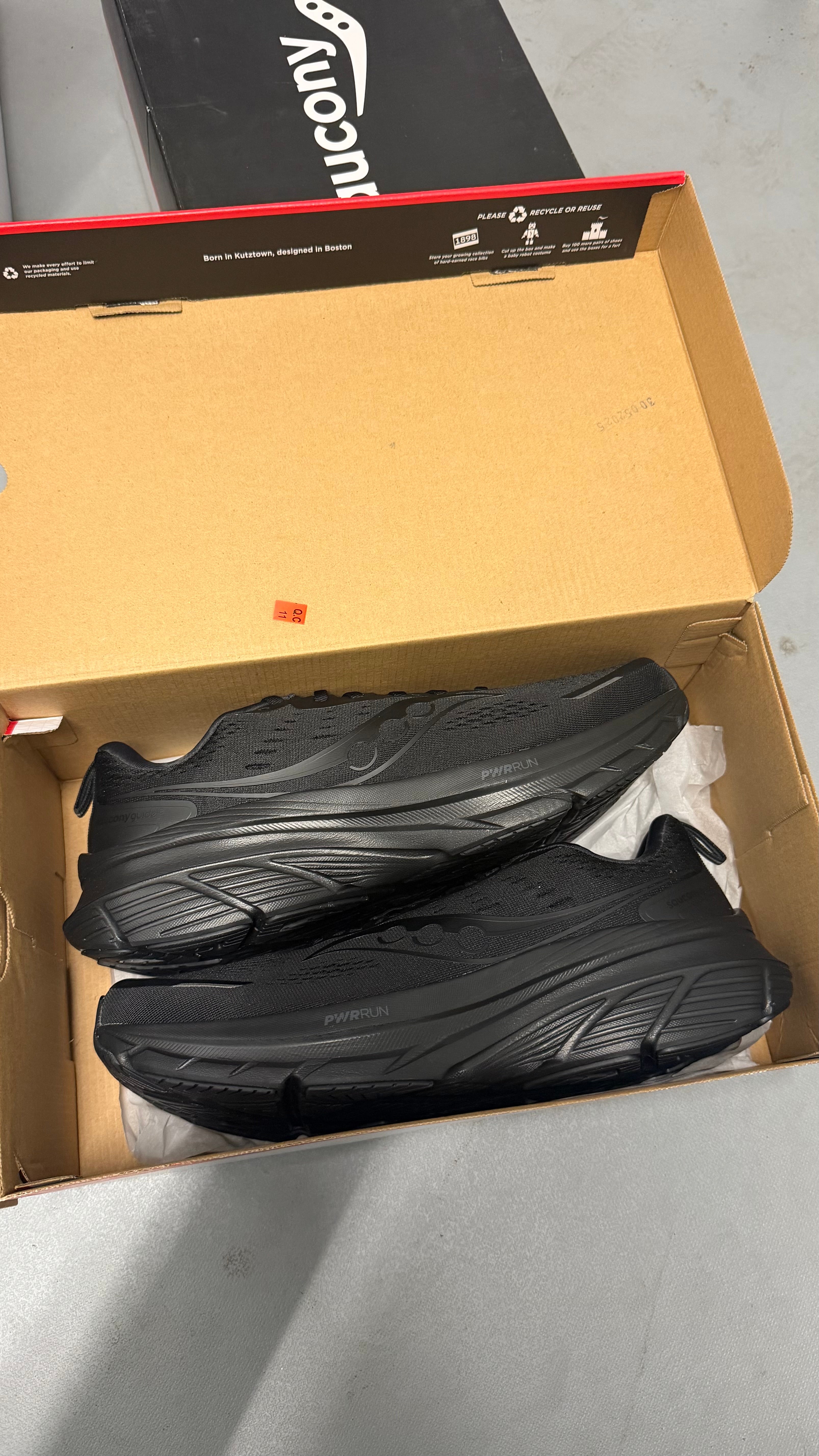 Saucony guide 18 triple black