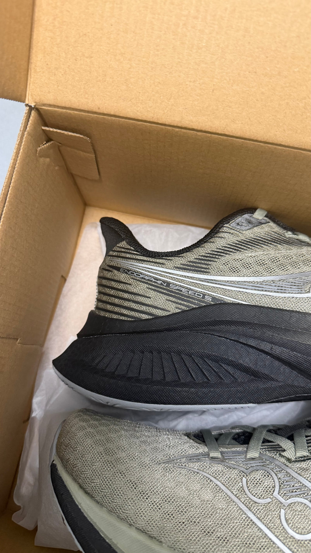 Saucony endorphin speed 5 laurel/black