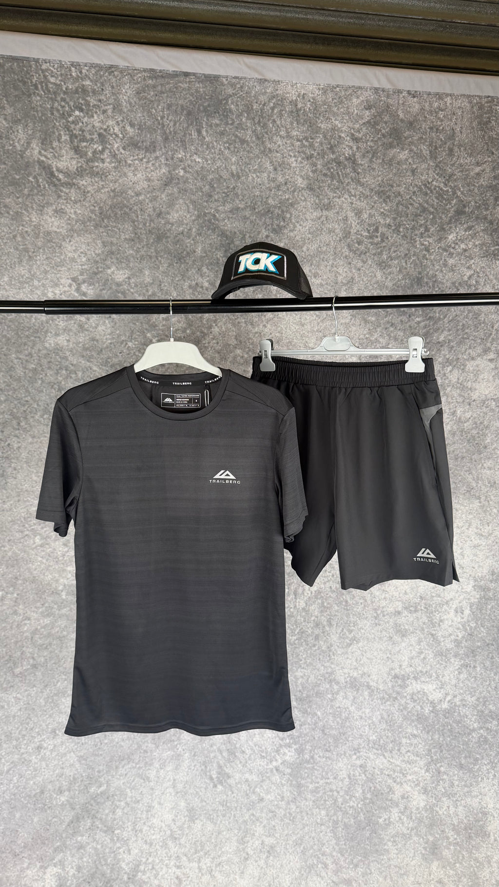 Retail price £72 Trailberg black cloud SS25 shorts and t shirt set.