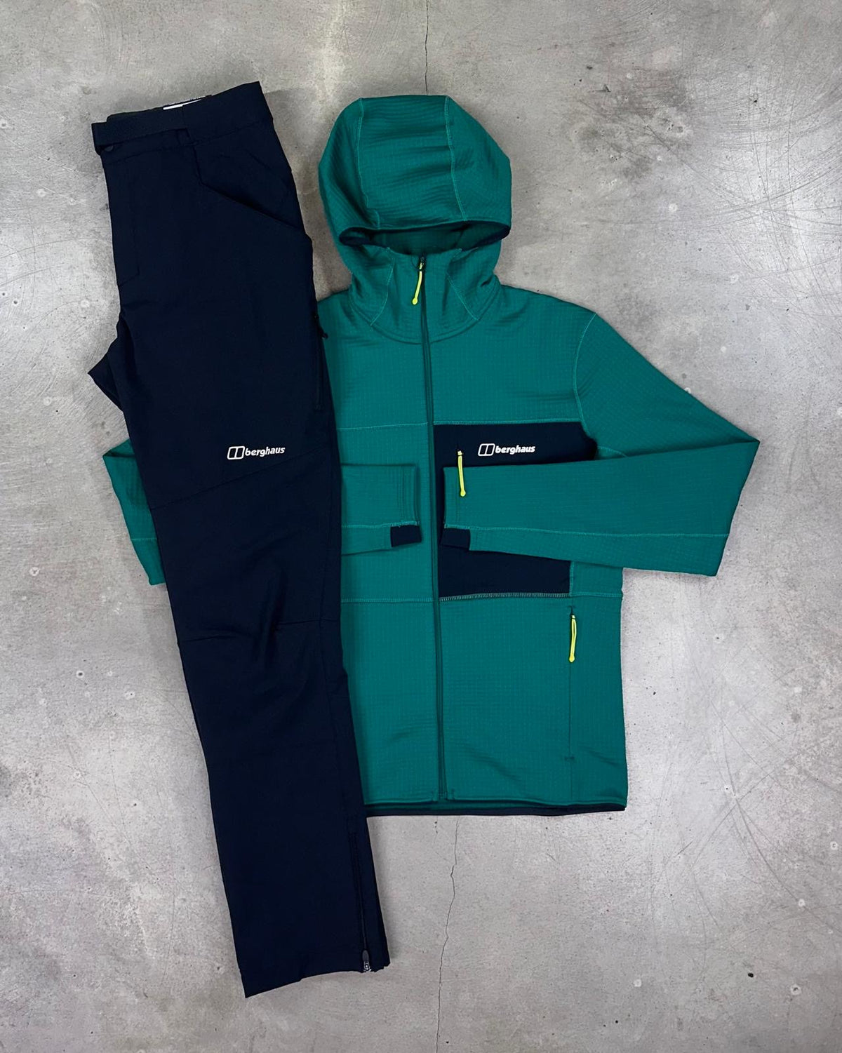 Berghaus Green/black tracksuit
