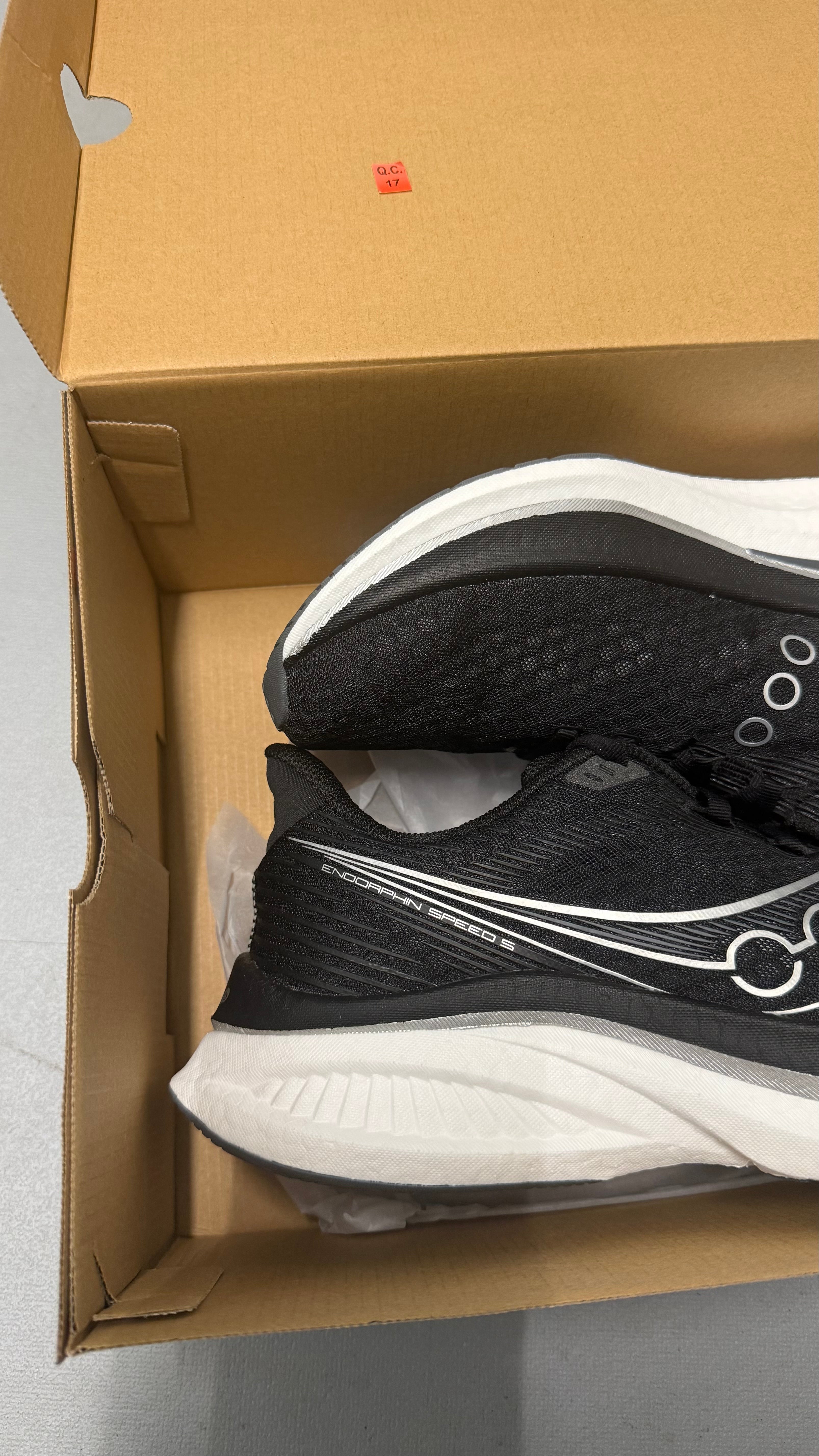 Saucony endorphin speed 5 black/white