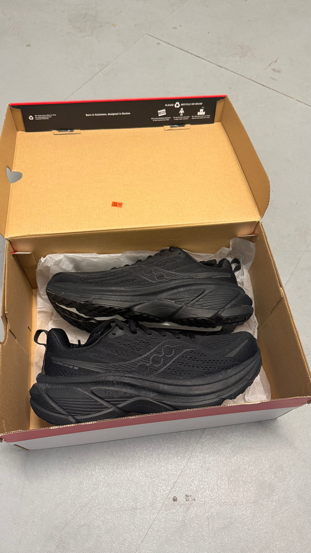 Saucony hurricane 25 triple black